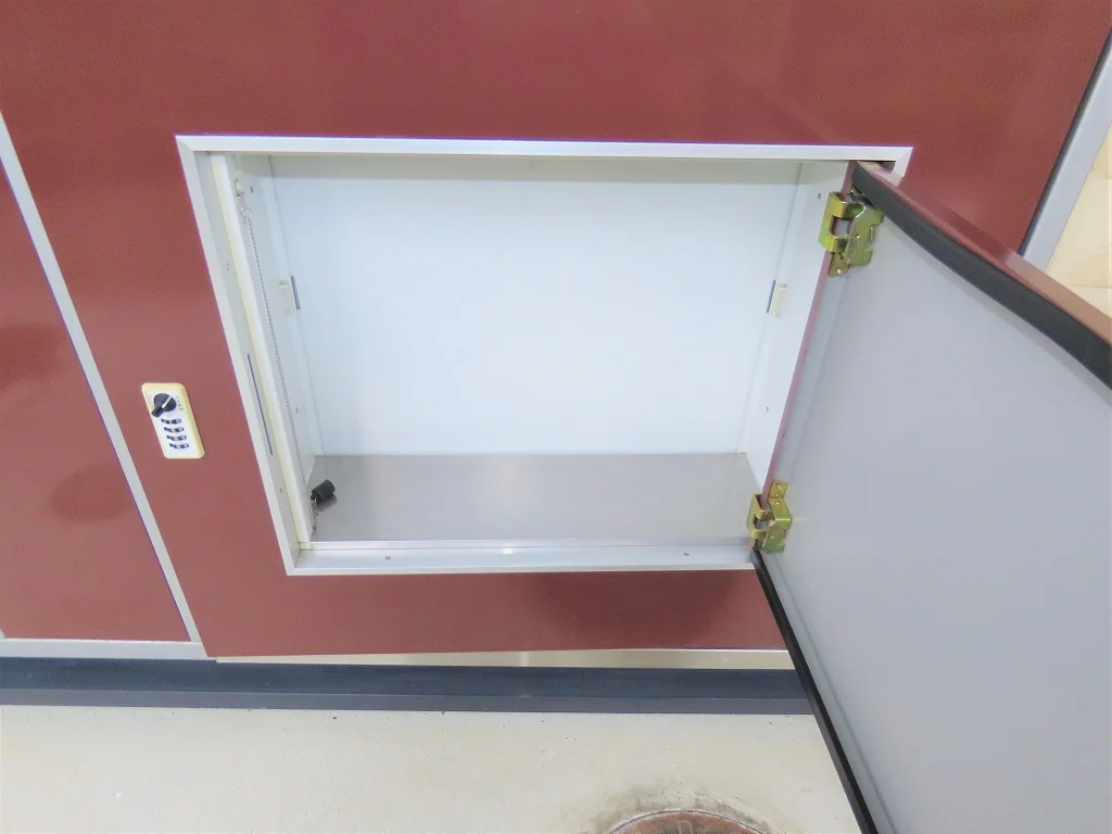 玄関扉に宅配ボックスあり