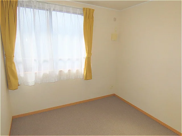 2階はカーペットのお部屋です