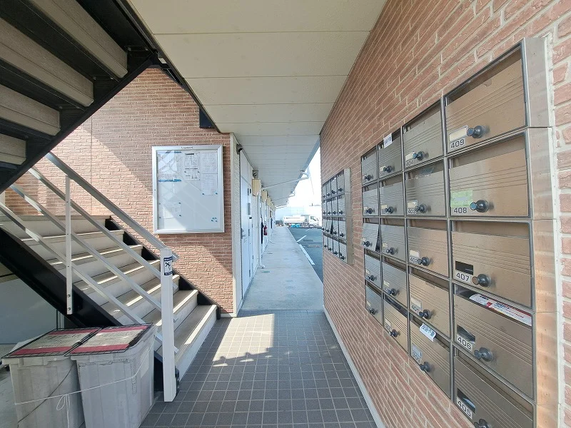 1F廊下　集合ポスト