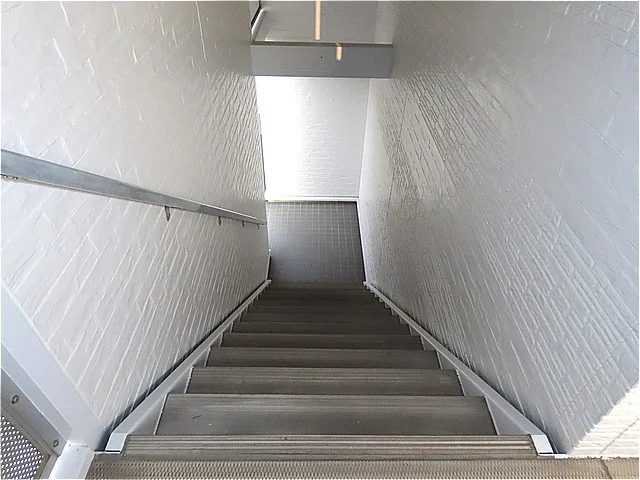 階段上からのアングルです