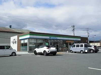 ファミリーマートまで85m