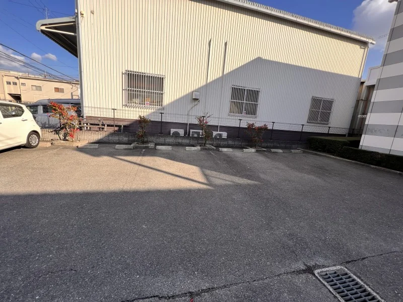 駐車場は別料金となります。