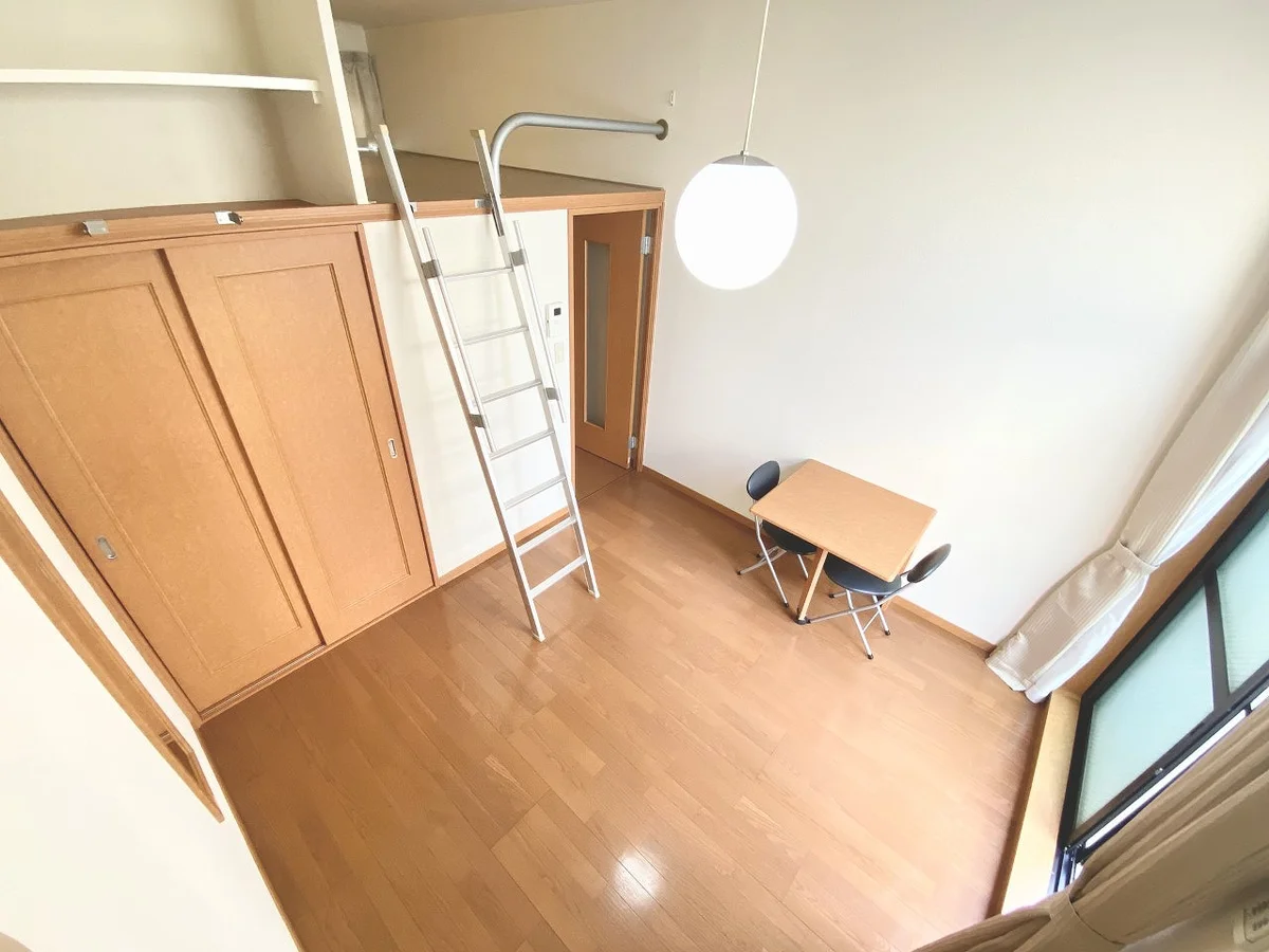 ロフトタイプは天井が高く開放感あります。