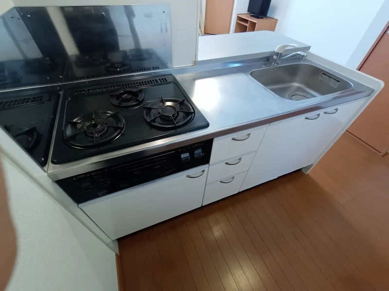 コンロは３口コンロです。
