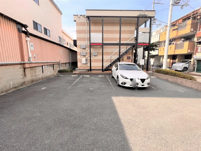 駐車場は別料金となります。