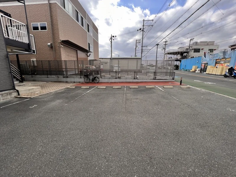 駐車場は別料金となります。