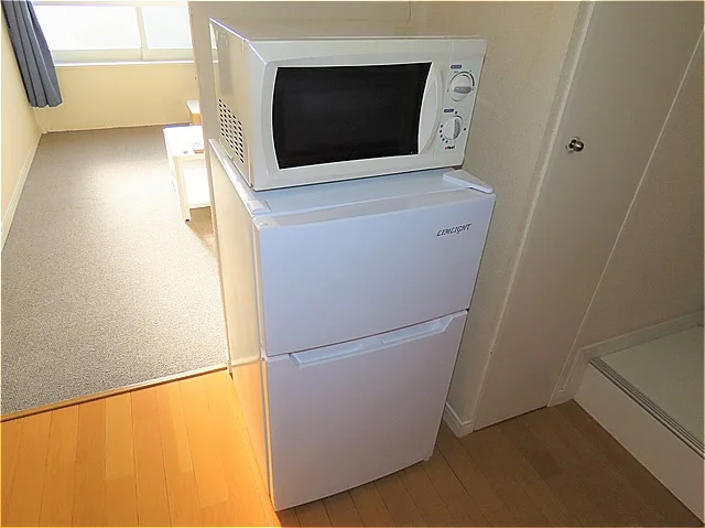 電子レンジ、冷蔵庫完備