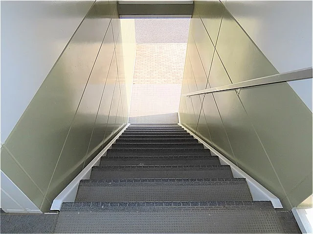 階段上からのアングルです