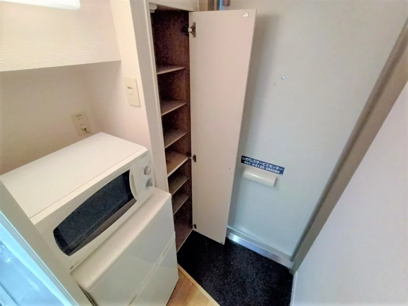 玄関には下駄箱スペースがあります。