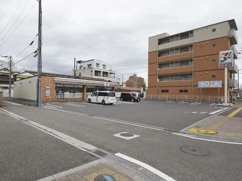 セブンイレブン高知本町２丁目店まで徒歩約3分