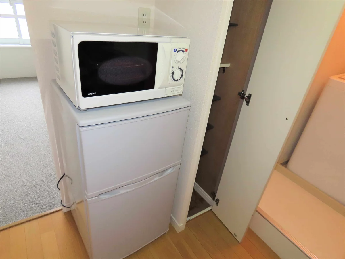 電子レンジ、冷蔵庫完備