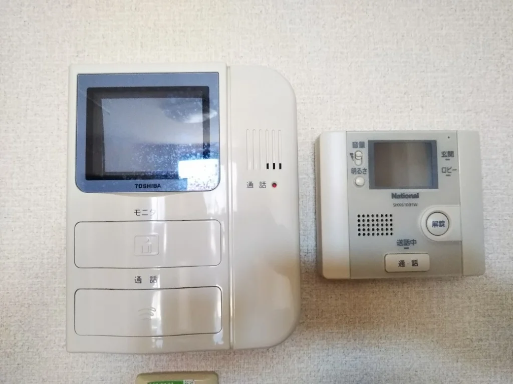 モニター付きインターホンで安心。同タイプの写真です。