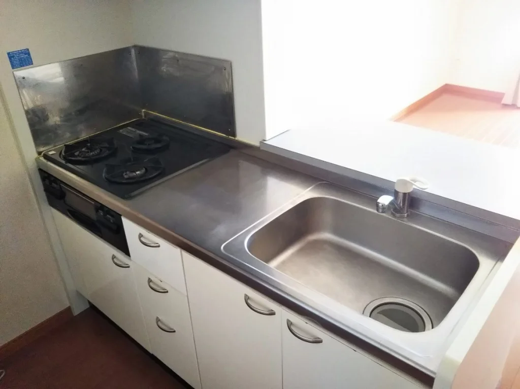 広々としたキッチンです。同タイプの写真です。