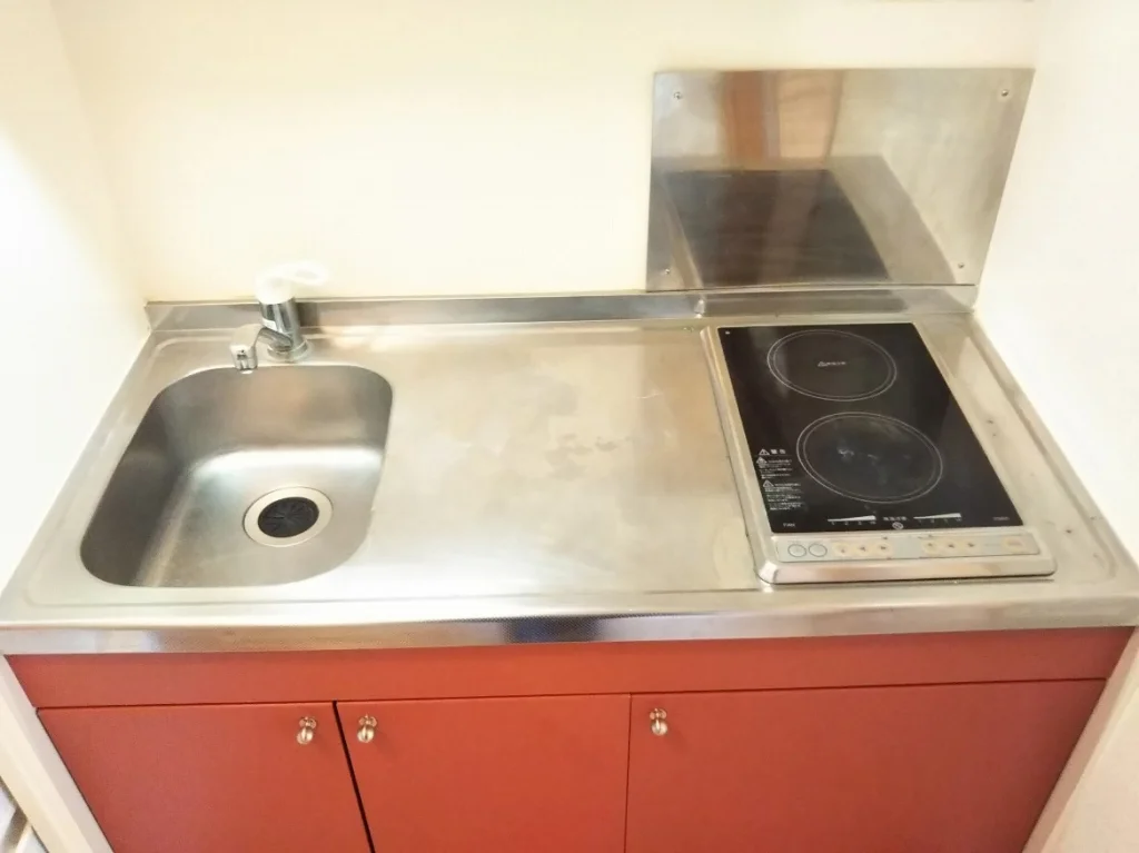 2口ラジエントヒーター付き。部屋により設備が異なる場合あり。