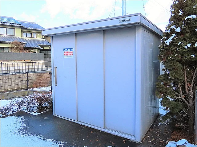 敷地内にゴミ庫が設置されておりゴミ捨てに便利です