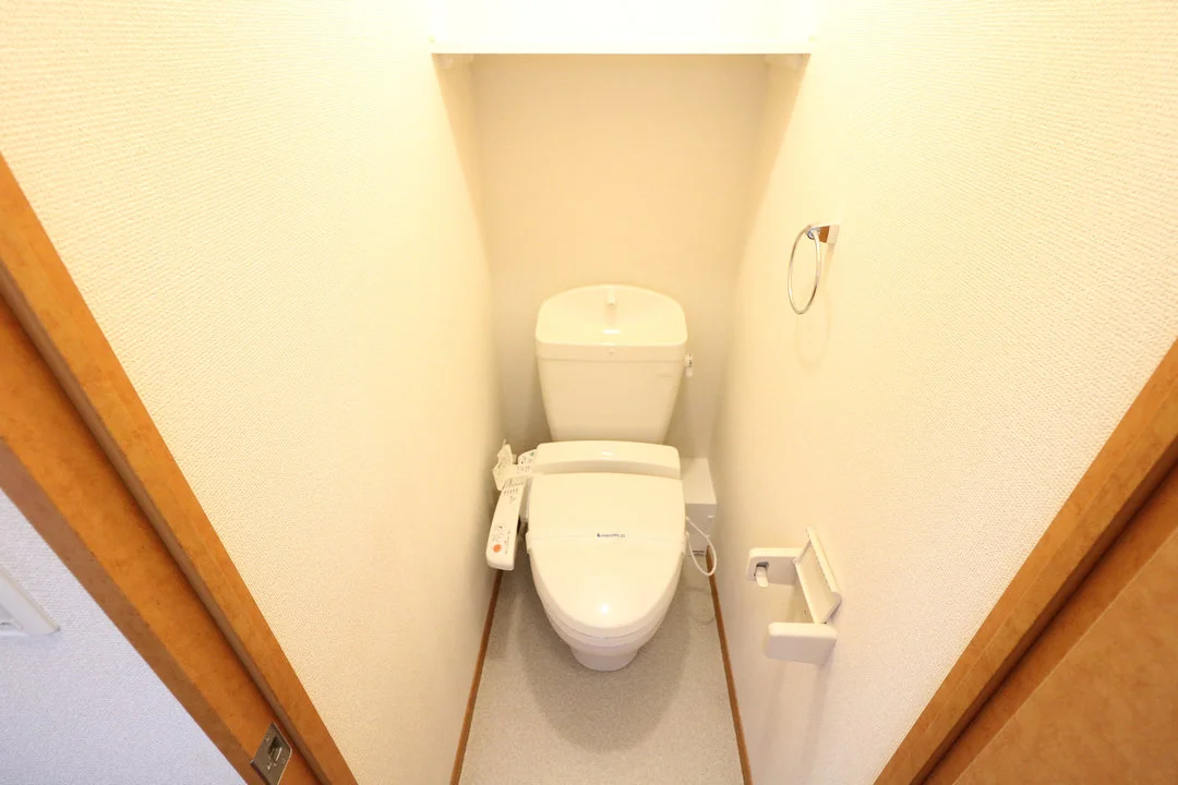 快適な温水洗浄便座付きトイレになります。