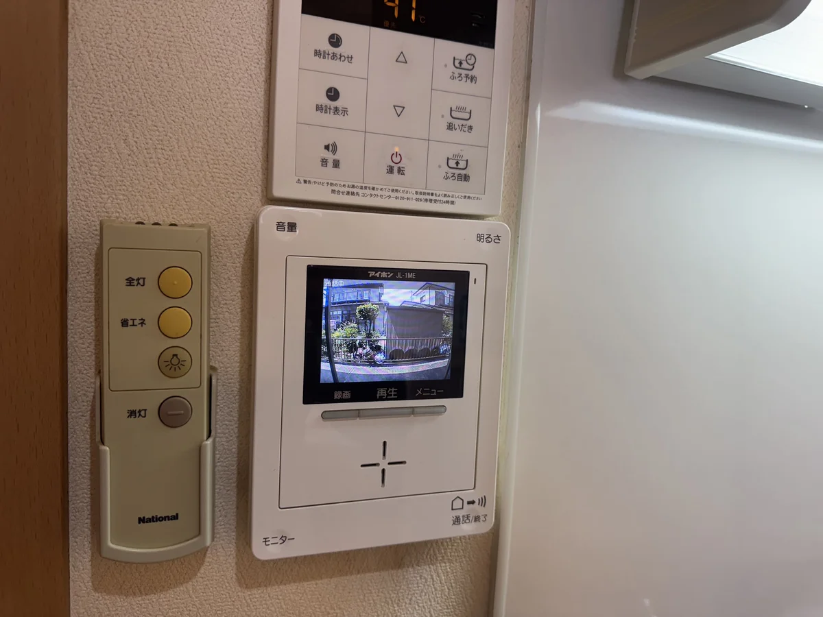 来訪者も確認できるＴＶモニターホン付きです。