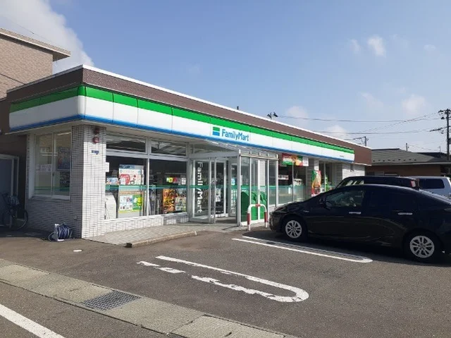 ファミリーマート秋田南通宮田店まで437m