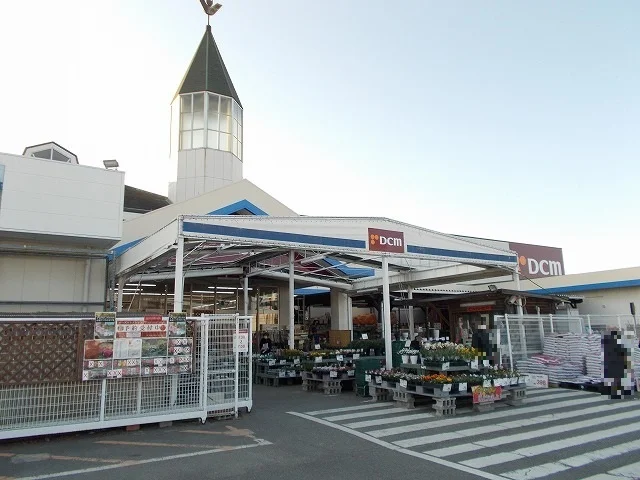 DCM伊予店様まで900m