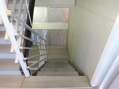 階段上からのアングルです