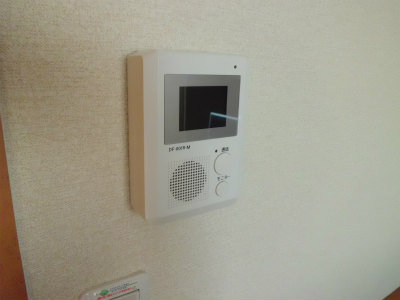 モニターホン。来客の様子を確認できます。