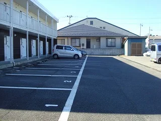 駐車場は全部で10台分です。