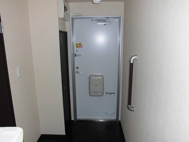 １階手摺あり　２階手摺無し　
