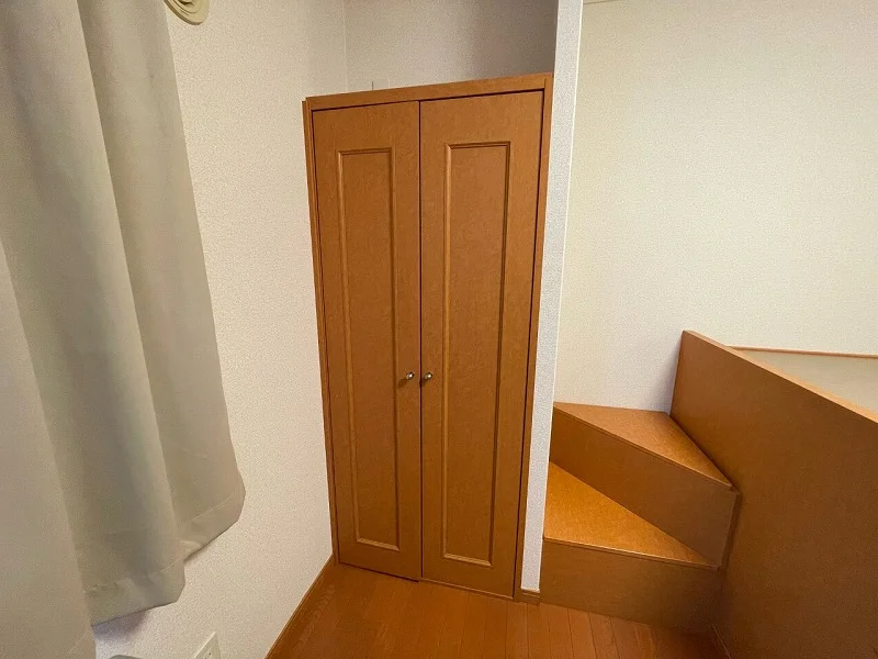 居室：１Fはフローリング　2Fは絨毯