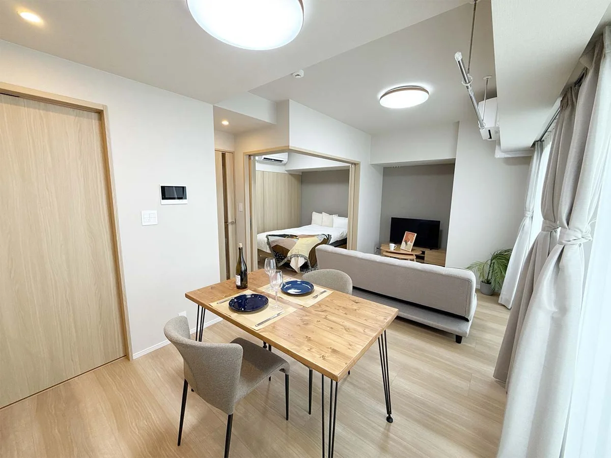 写真はイメージです。ラグなどの室内装飾はございません。