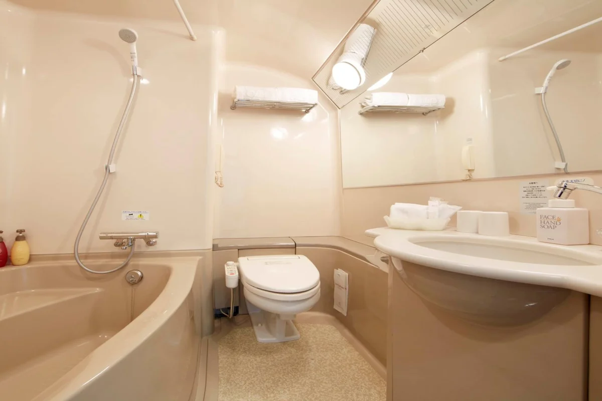 ゆったりとした3点ユニットの浴室。