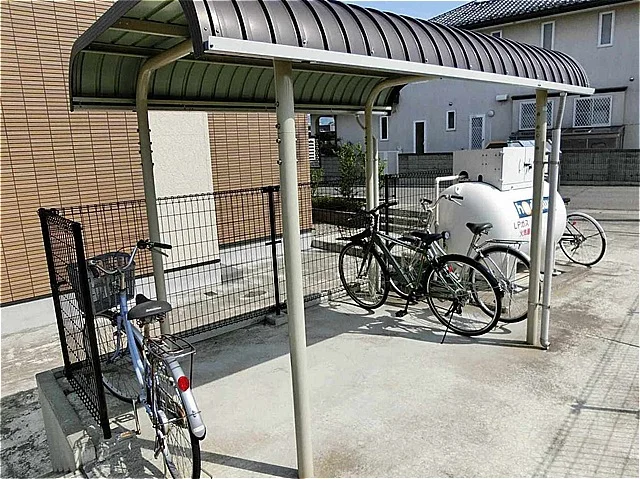 屋根付き駐輪場あり