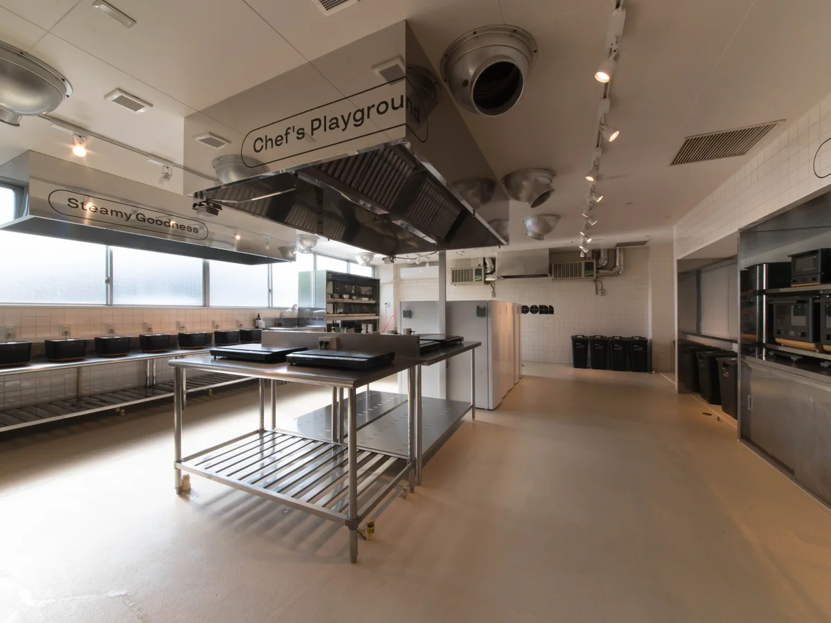 シェアキッチンでは、IHコンロに冷凍庫もたくさんご用意していますよ！