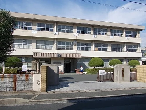 垢田小学校まで900m
