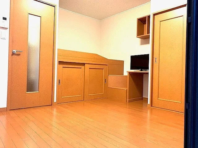 1Fはフローリング、2F以上は絨毯になります。