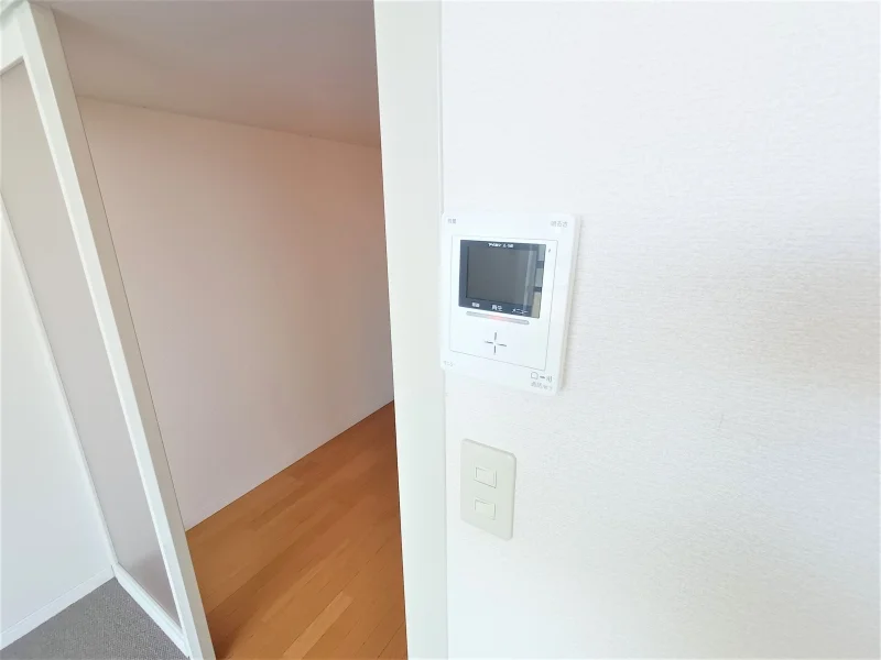 モニター付きインターフォン付き。