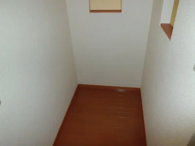 階段脇の小部屋。色んな用途で使えます。