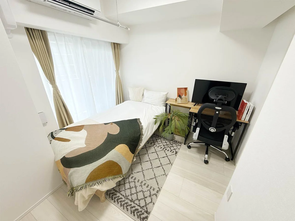 写真はイメージです。ラグなどの室内装飾はございません。