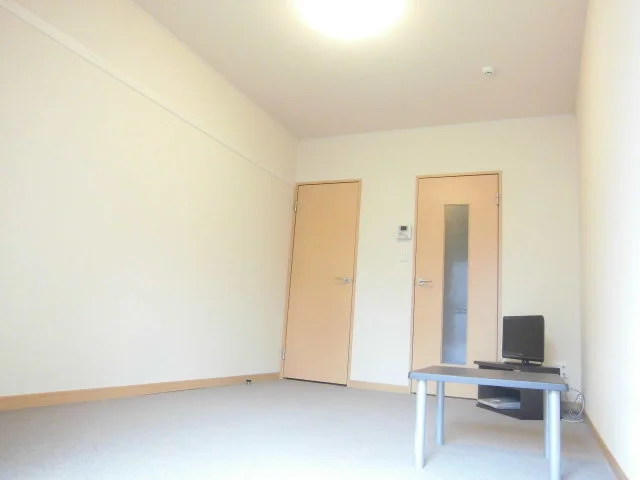 写真は同物件の別部屋のものです。