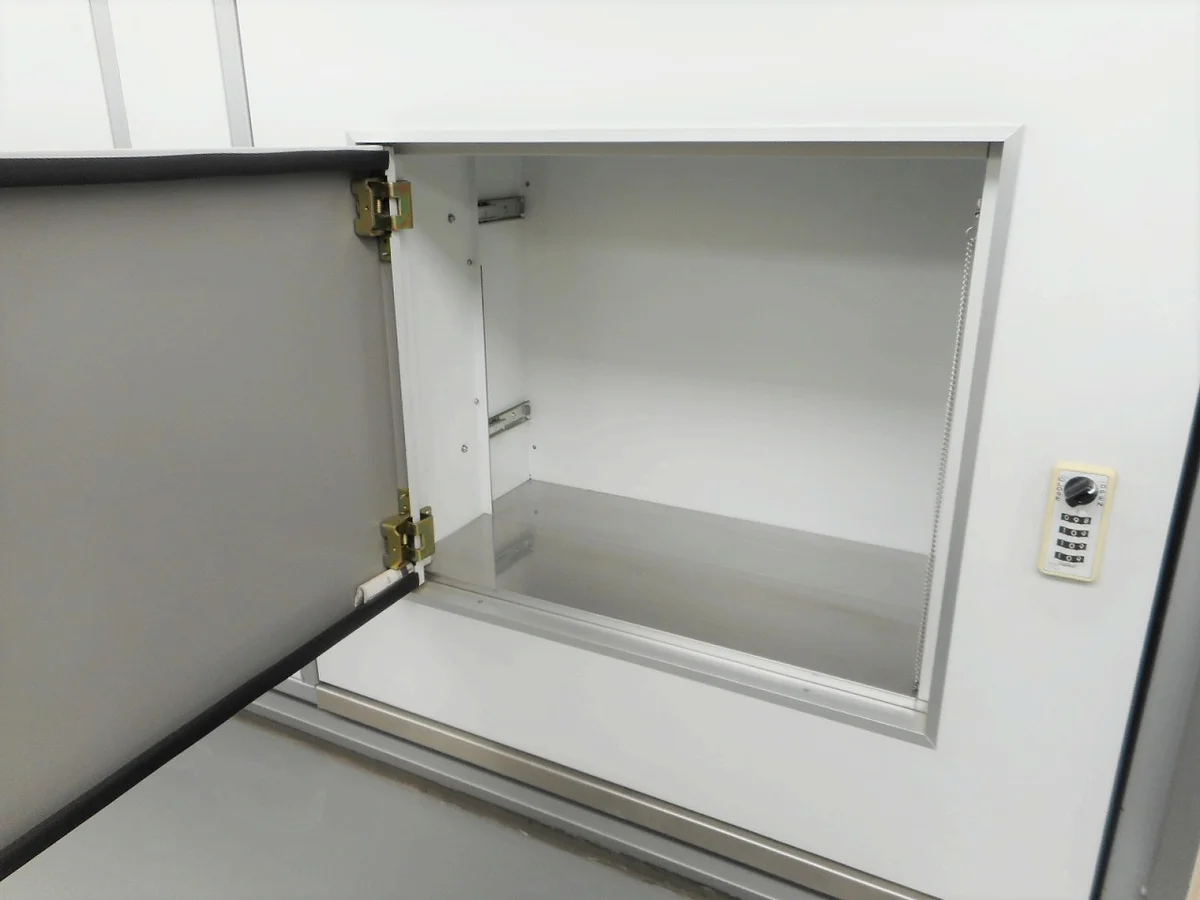 玄関扉に宅配ボックスあり