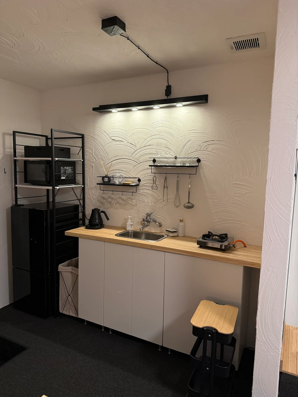 食器・調理器具完備のキッチン