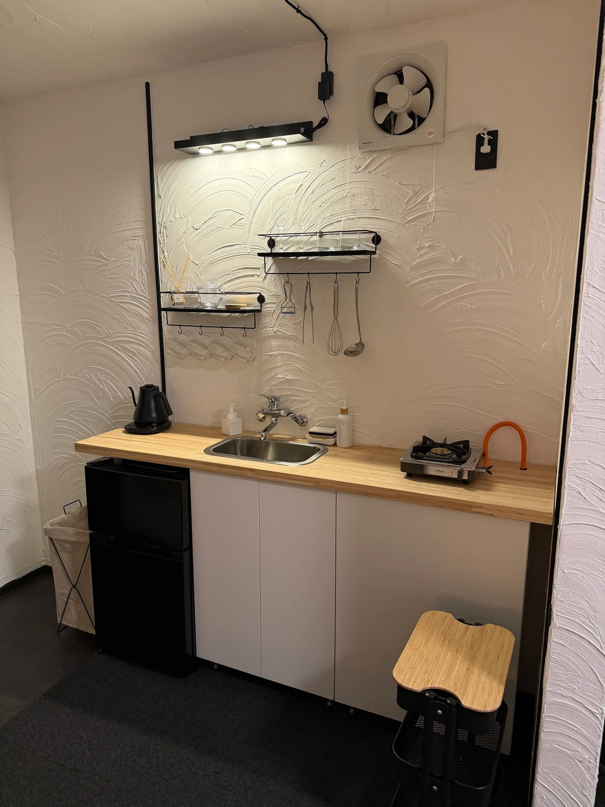 食器・調理器具完備のキッチン