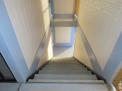 階段上からのアングルです