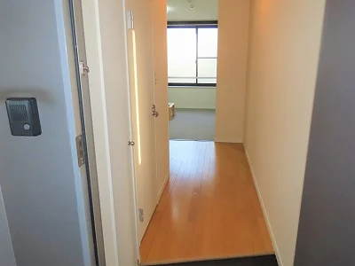 玄関からのアングルです