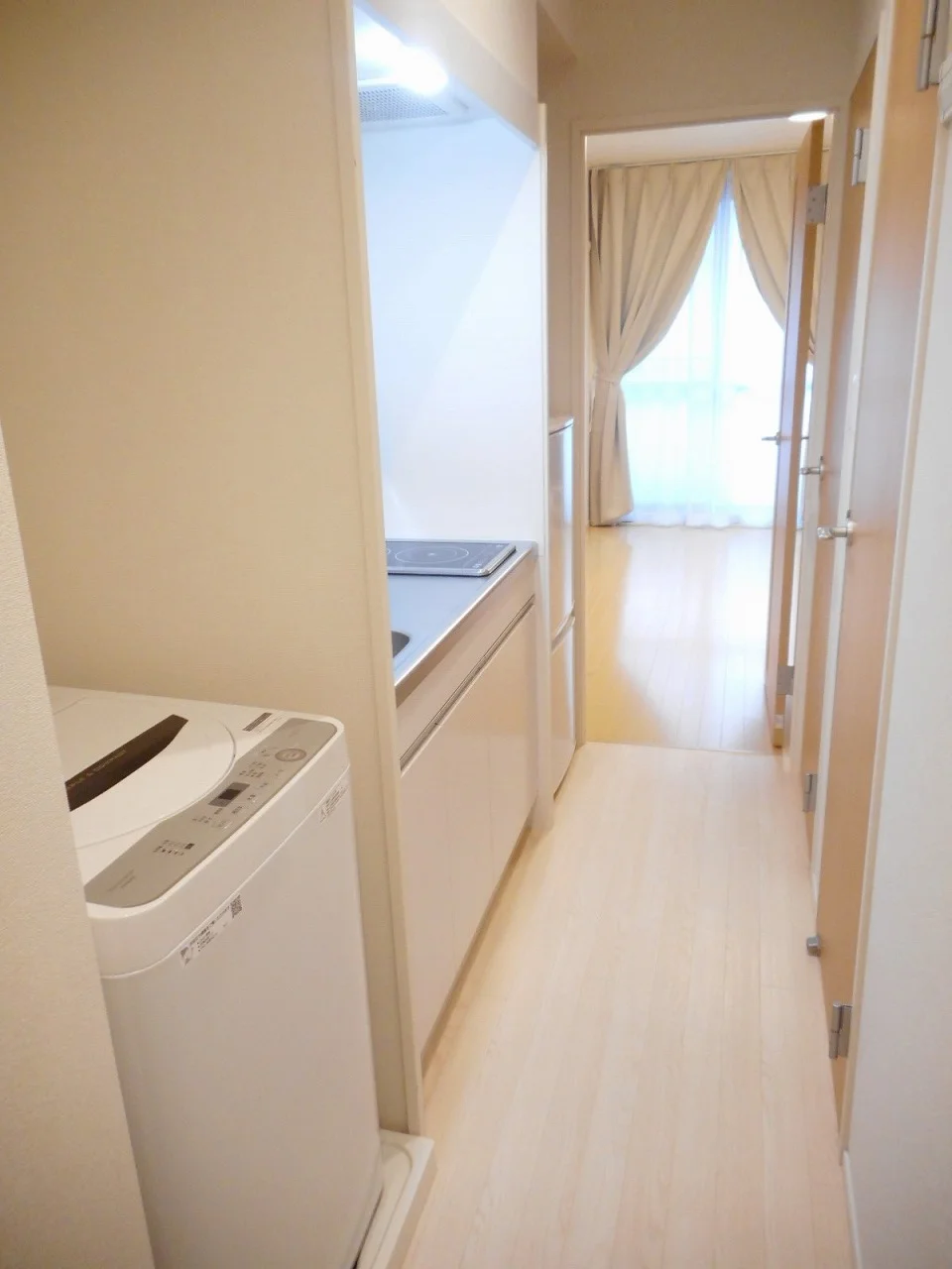 玄関からのアングルです