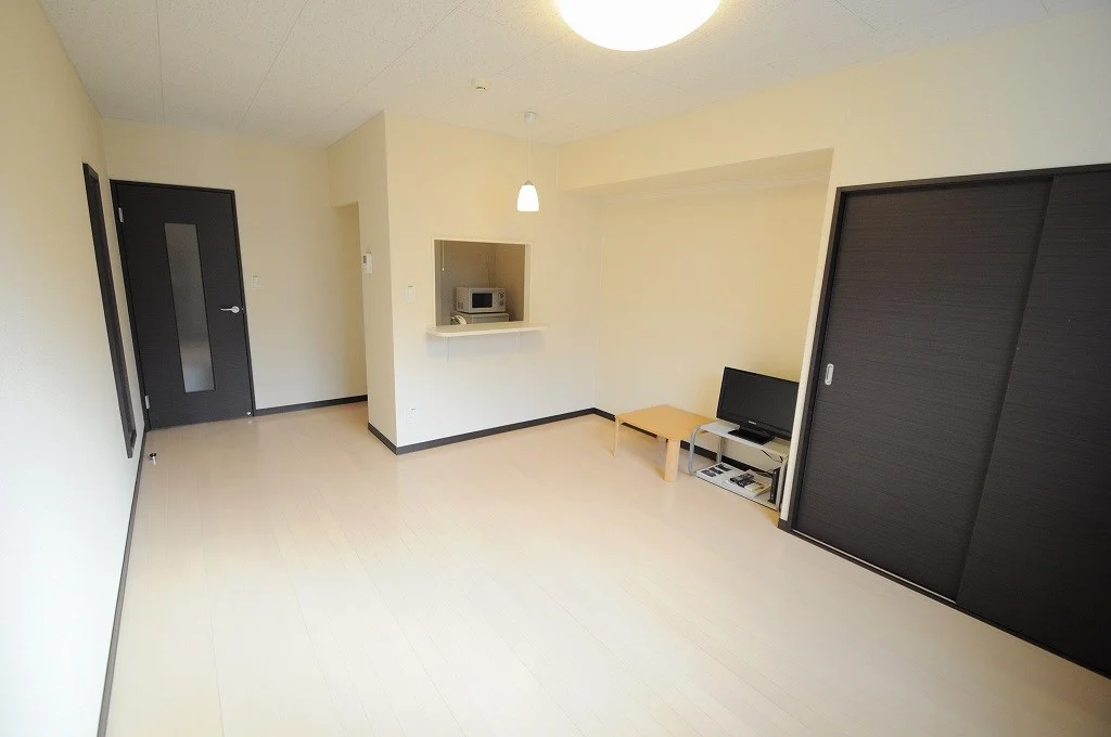 同シリーズの類似となります。現況を優先致します。