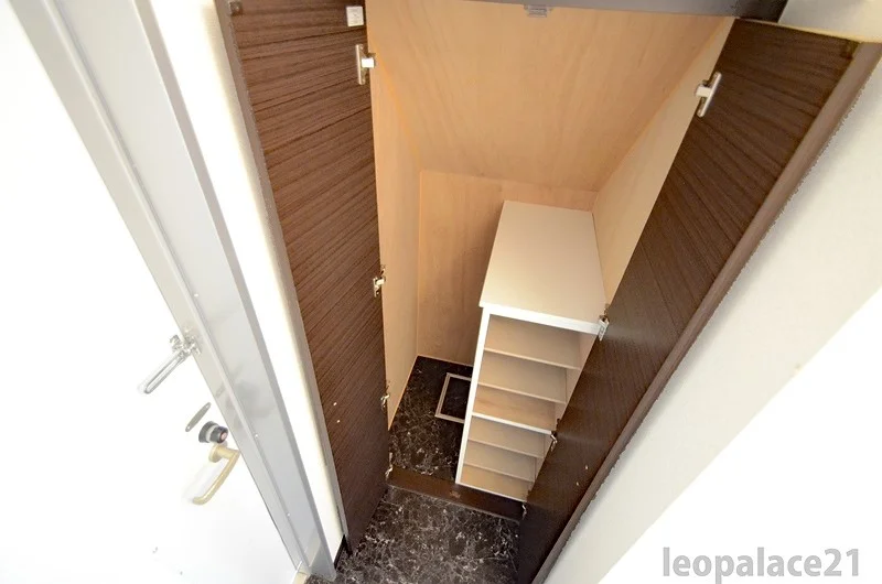 同シリーズの類似となります。現況を優先致します。