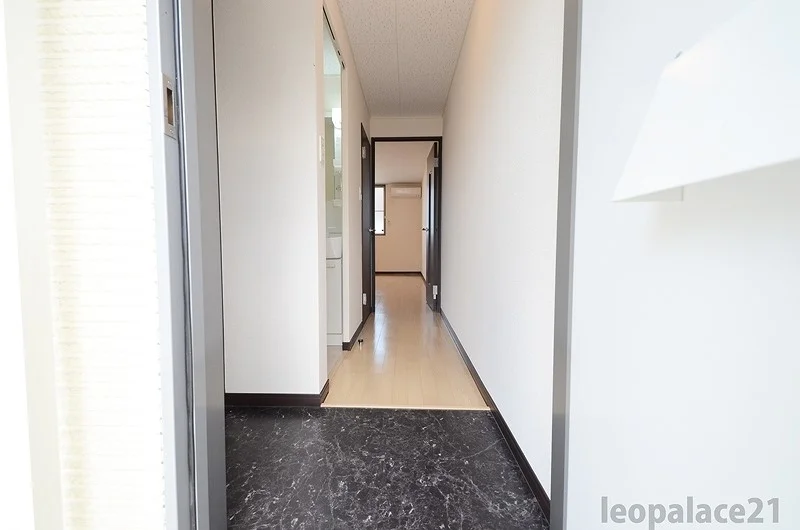 同シリーズの類似となります。現況を優先致します。