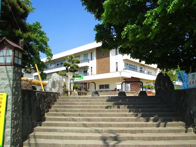東根市立東根小学校まで2250m