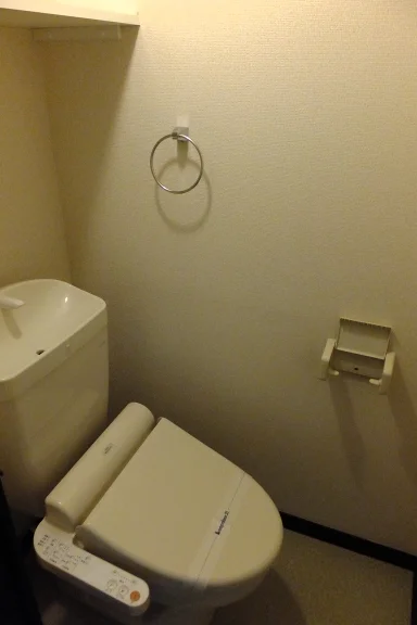 温水洗浄便座付きで一人暮らしにも嬉しいトイレ・バス別