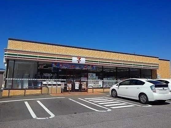 セブンイレブン 御所野堤台店まで450m